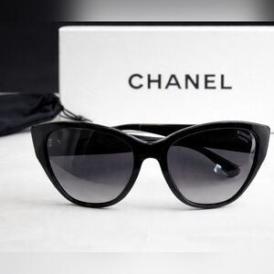 Authentic Chanel 5412 501/SC Black Women's Oversized Cat Eye Sunglasses Italy.